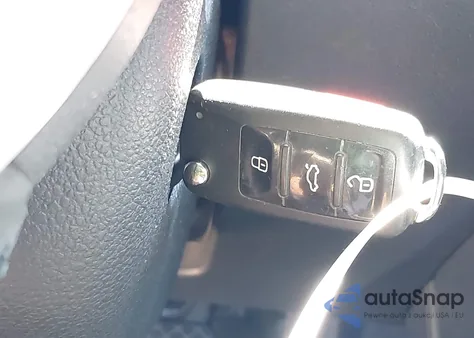 2015 Volkswagen Beetle 1.8T z USA, uszkodzony, nr VIN 3VW507AT7FM806511